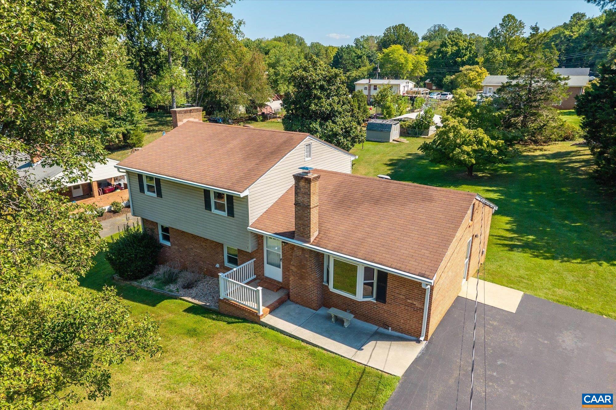 37 PINE DR
