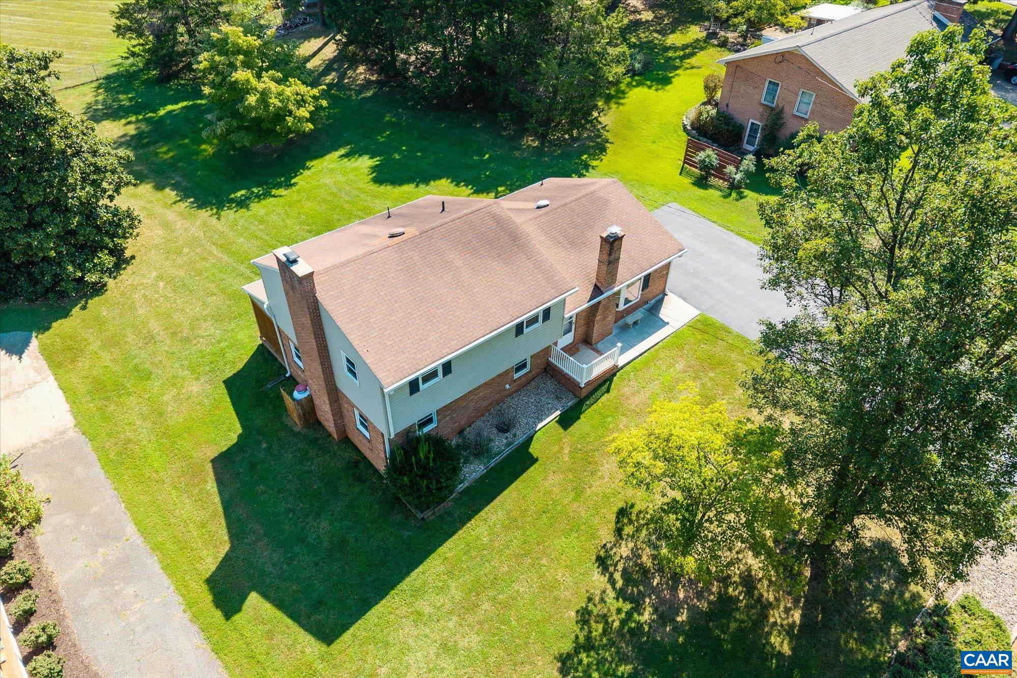 37 PINE DR