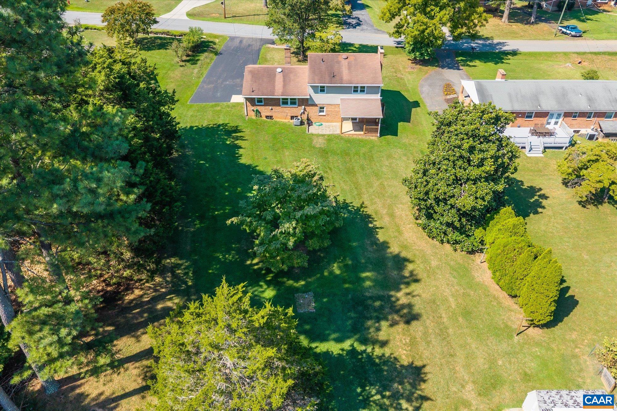 37 PINE DR