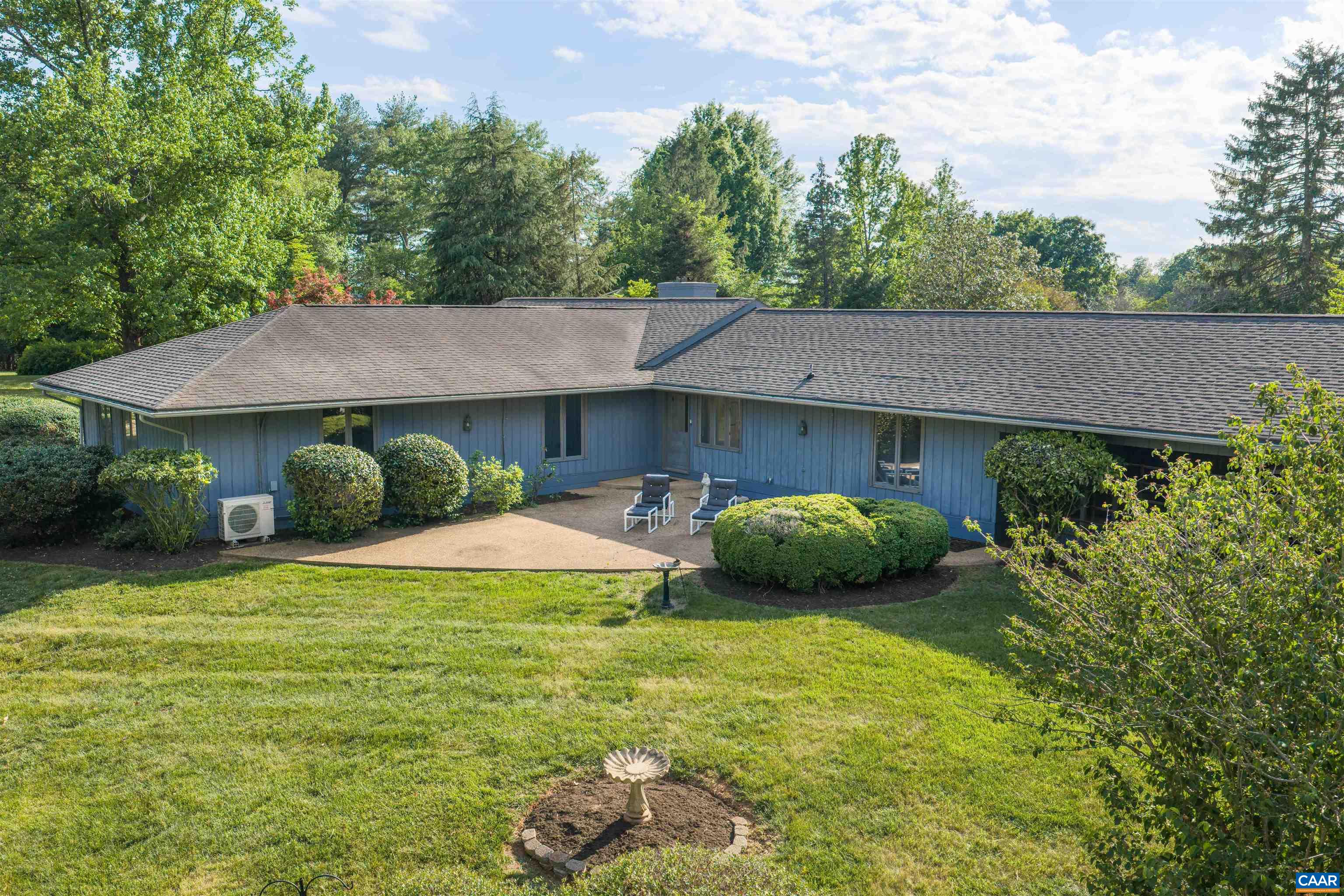 1221 WEST LEIGH DR