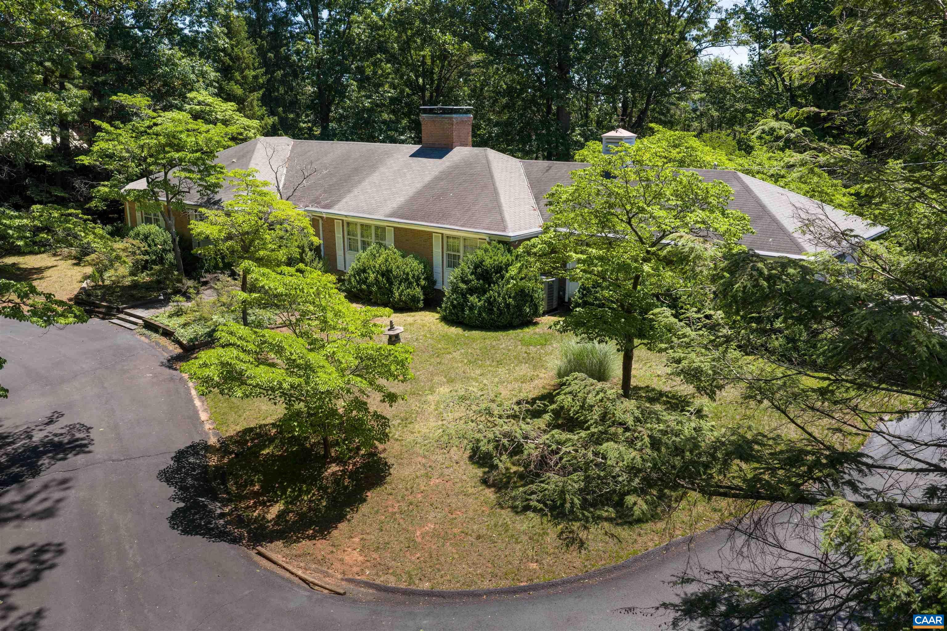 490 OAK CIR