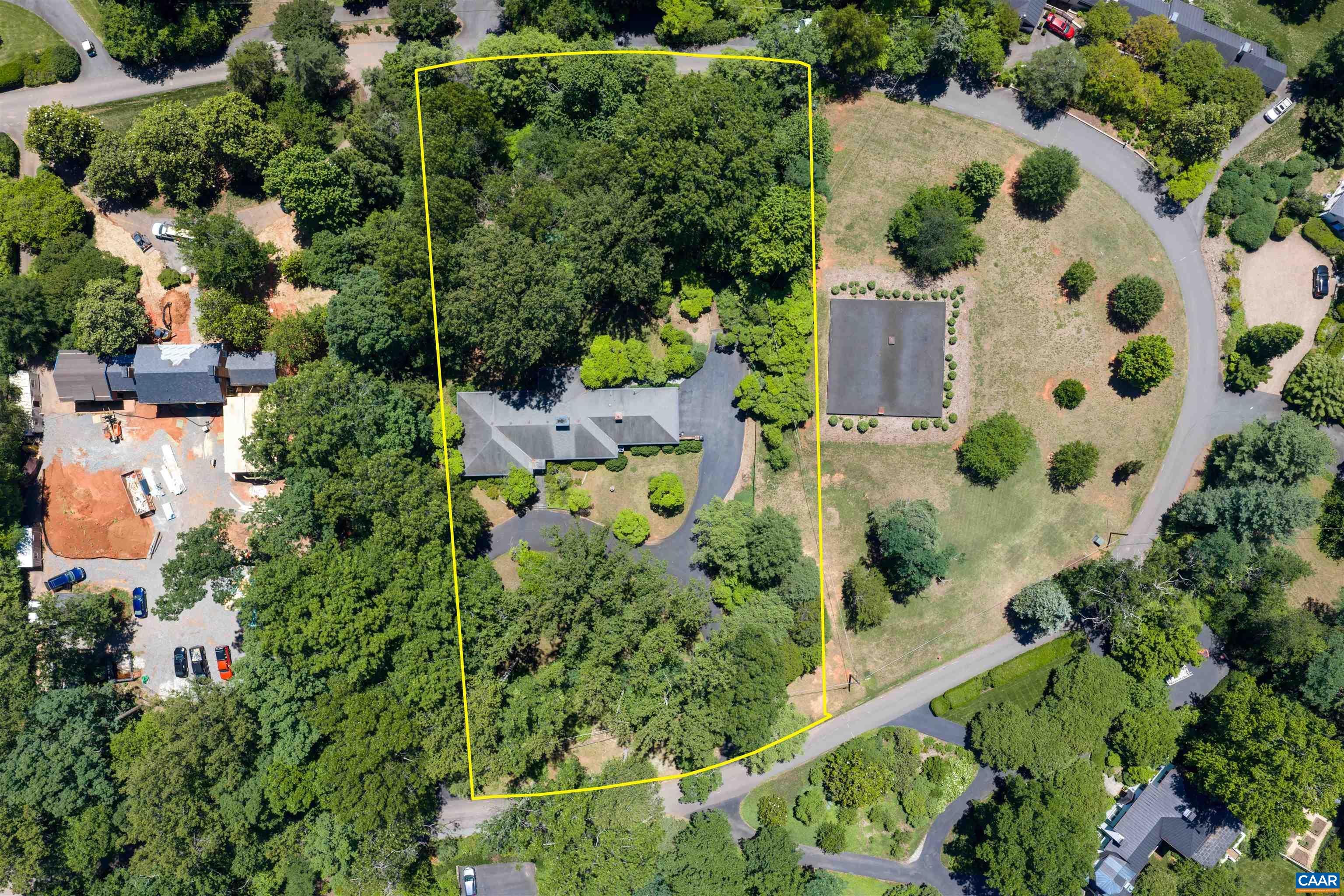 490 OAK CIR
