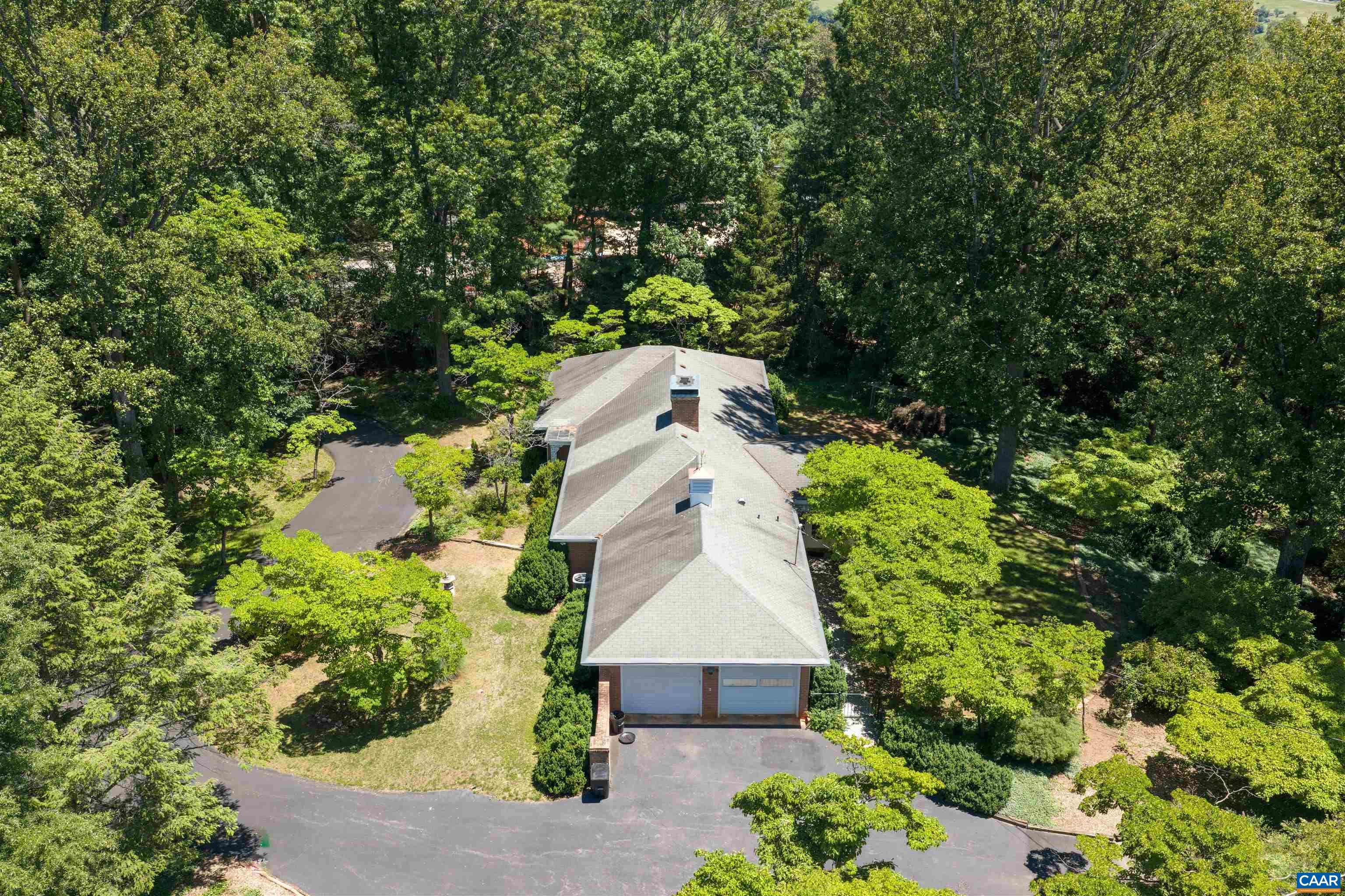 490 OAK CIR