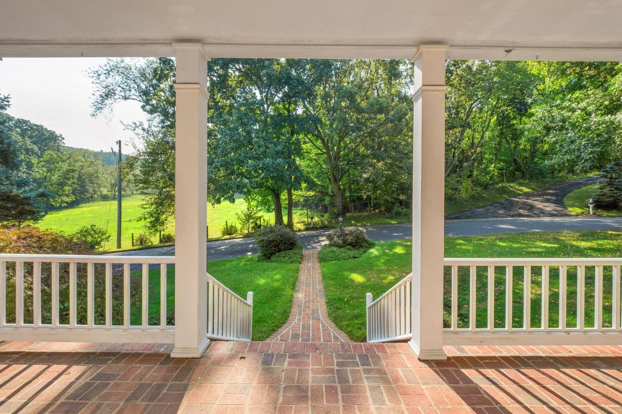 257 DIVOT DR