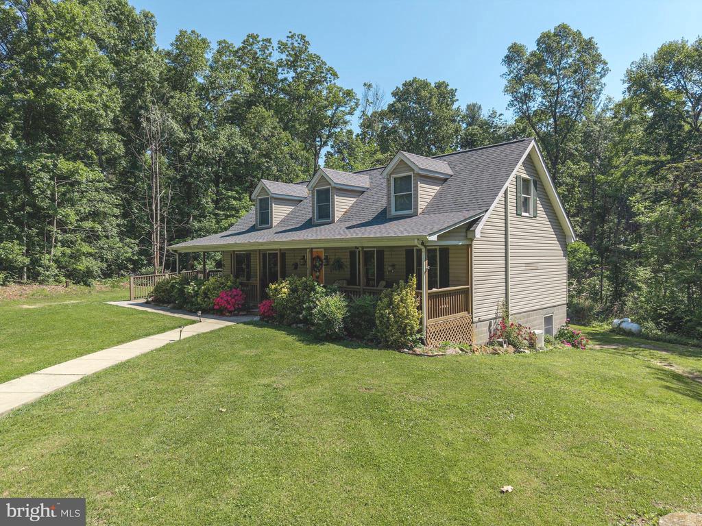 215 BRICK CHURCH LN