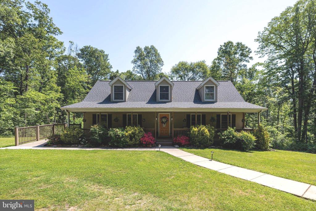 215 BRICK CHURCH LN