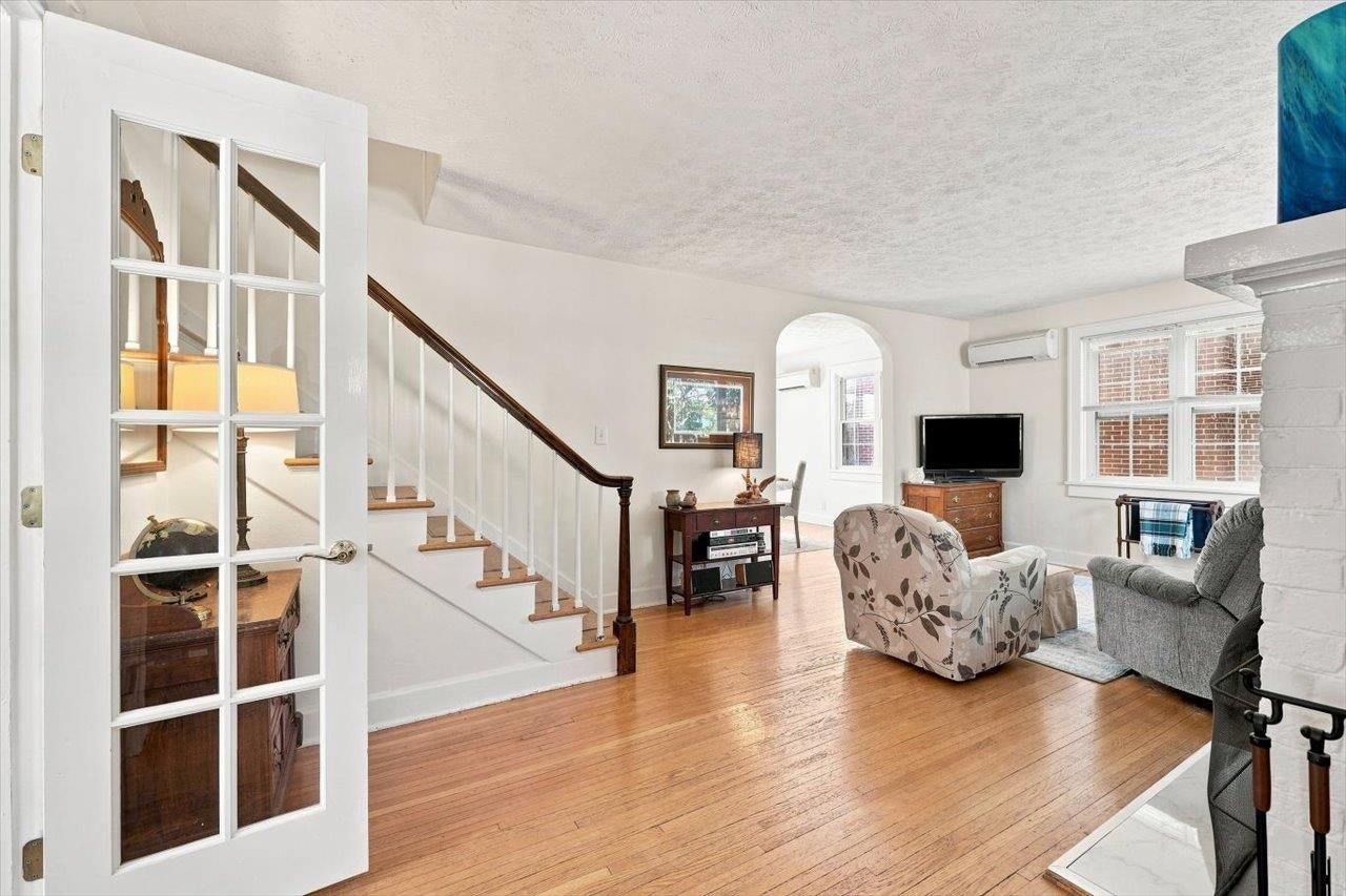 504 WALNUT AVE