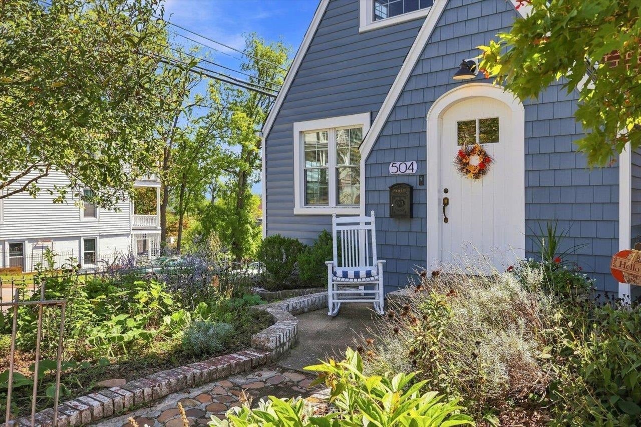 504 WALNUT AVE