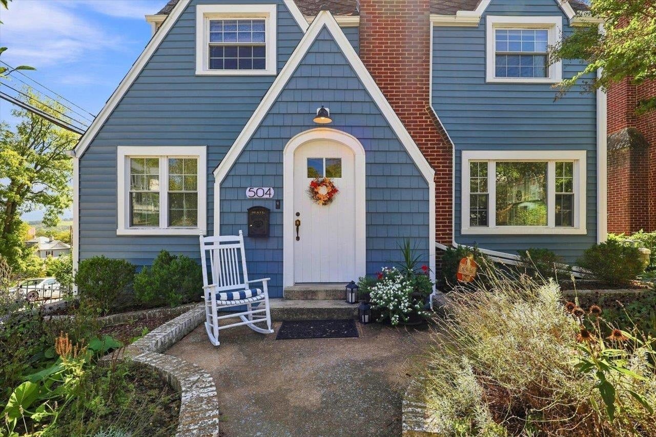 504 WALNUT AVE