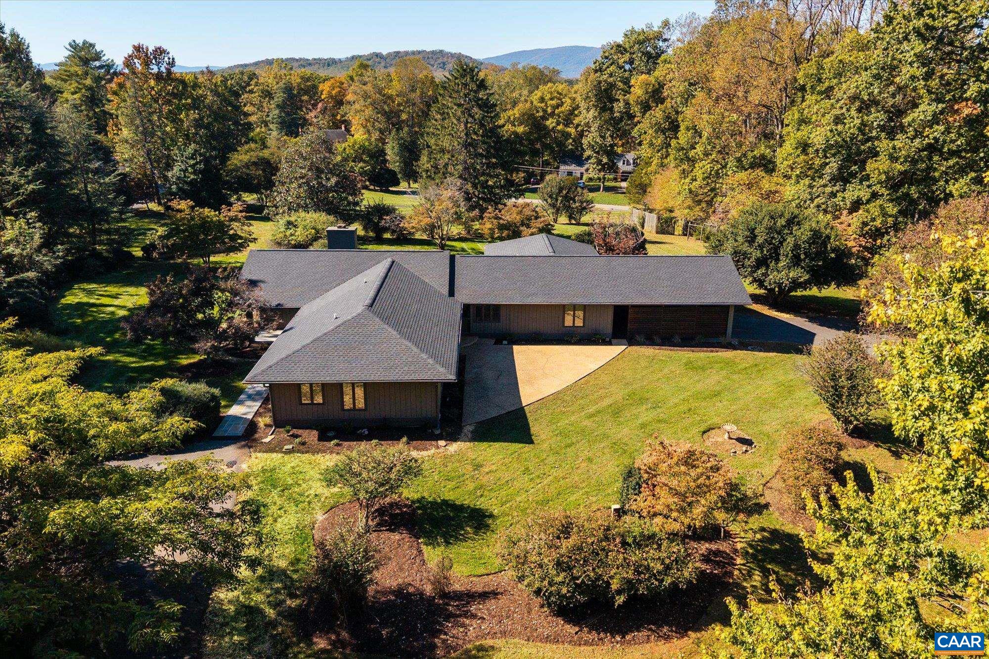 1221 WEST LEIGH DR
