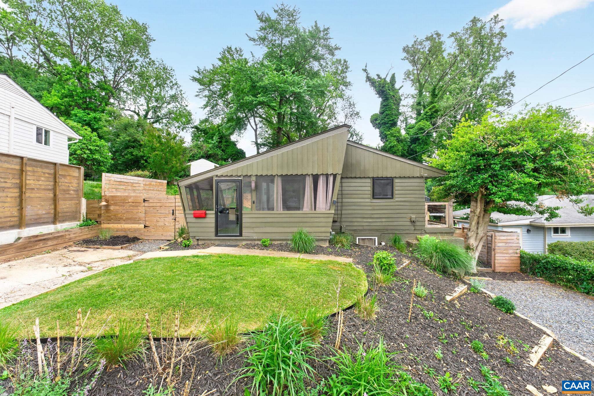 1408 BAKER ST A & B