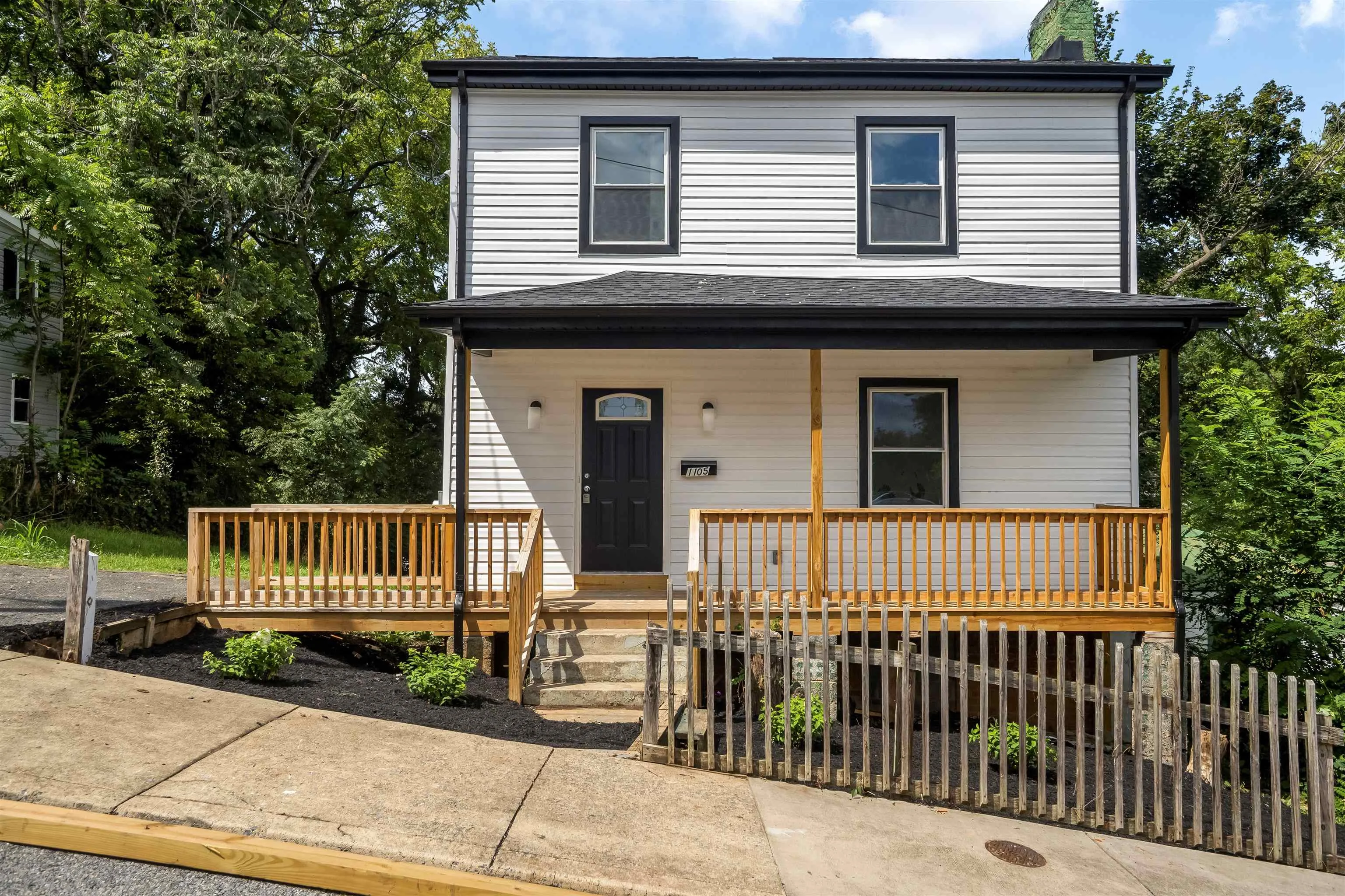 1105 Johnson St W