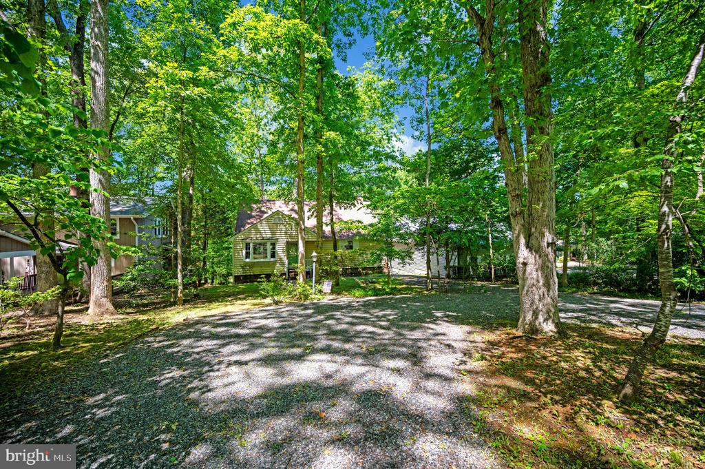 139 LARKSPUR LN