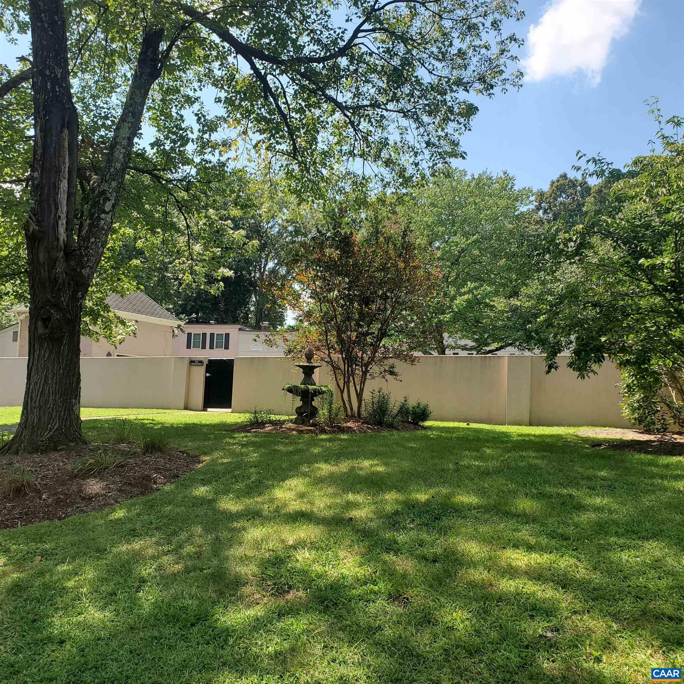 1636 GARDEN CT