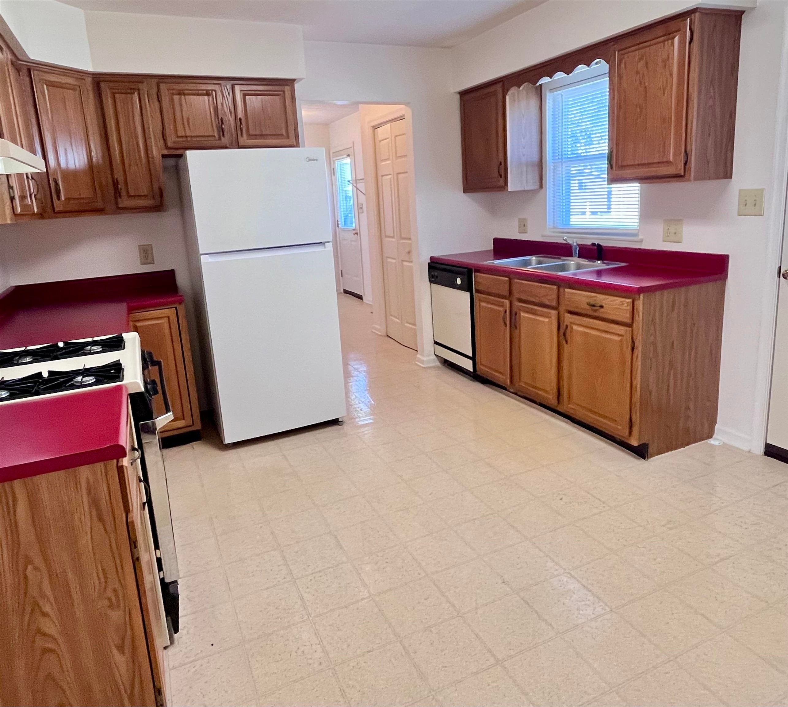 141 IRIS DR