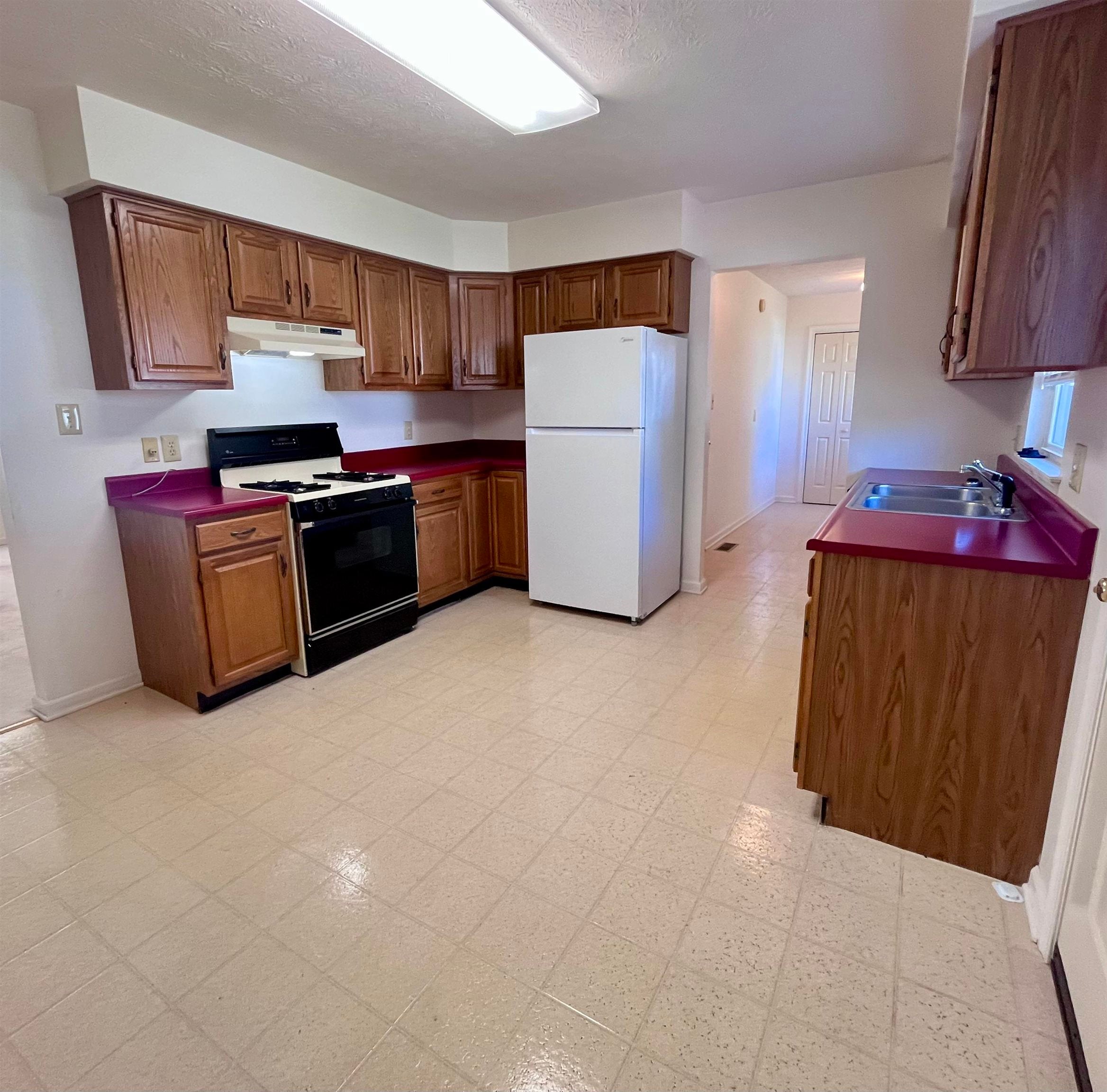141 IRIS DR