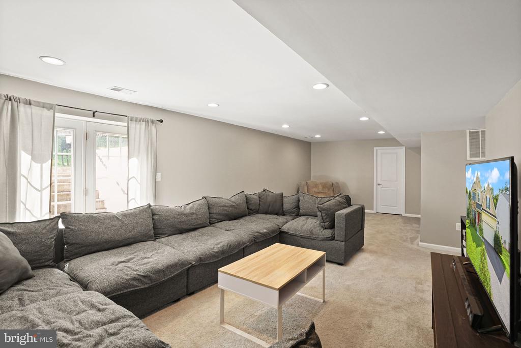 Culpeper, Virginia 22701, United States, 4 Bedrooms Bedrooms, ,4 BathroomsBathrooms,Residential,Pending,203228