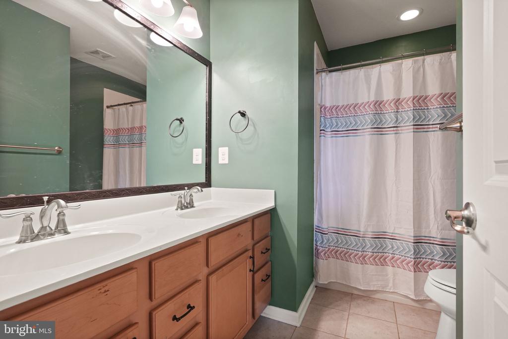 Culpeper, Virginia 22701, United States, 4 Bedrooms Bedrooms, ,4 BathroomsBathrooms,Residential,Pending,203228