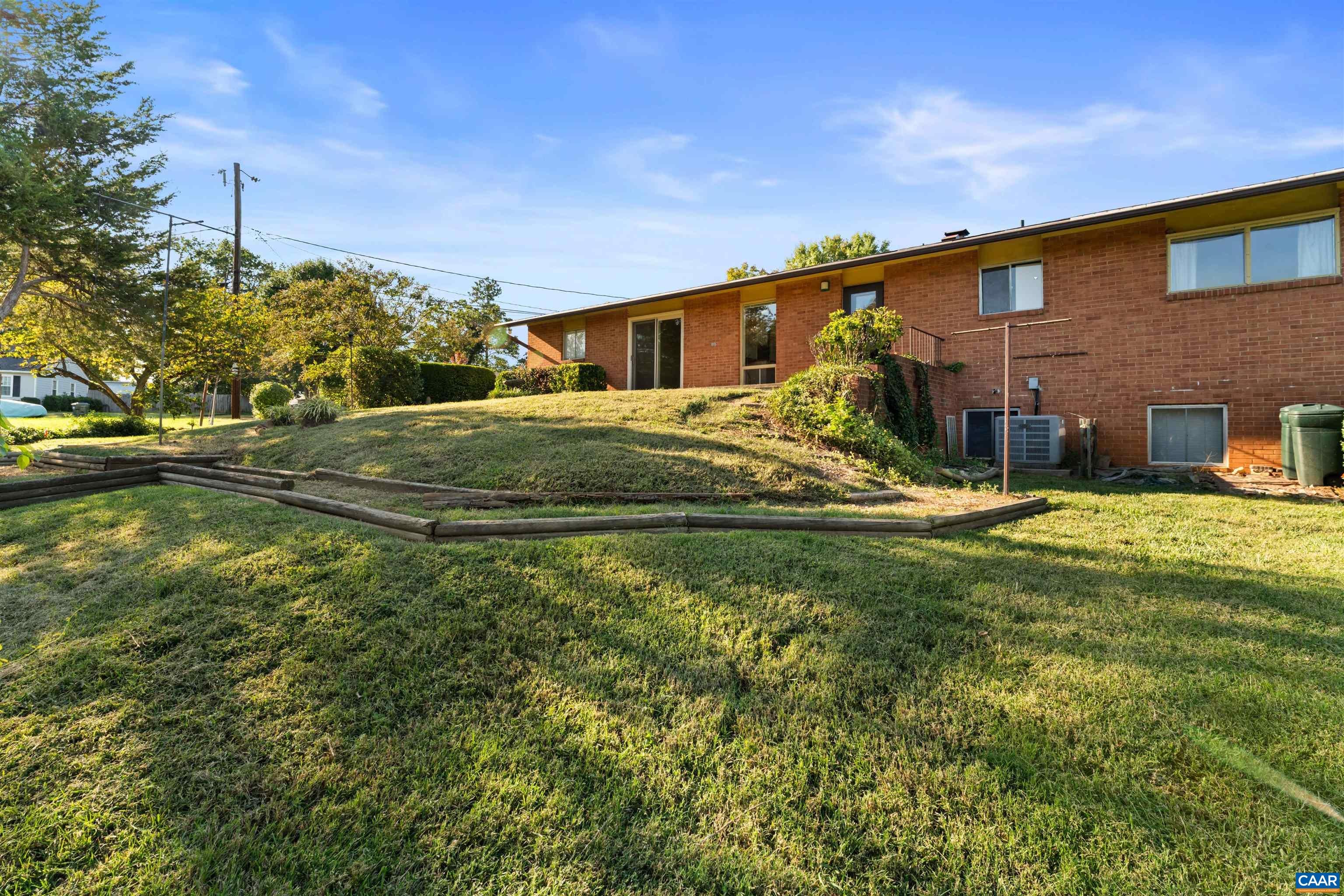2220 DOMINION DR