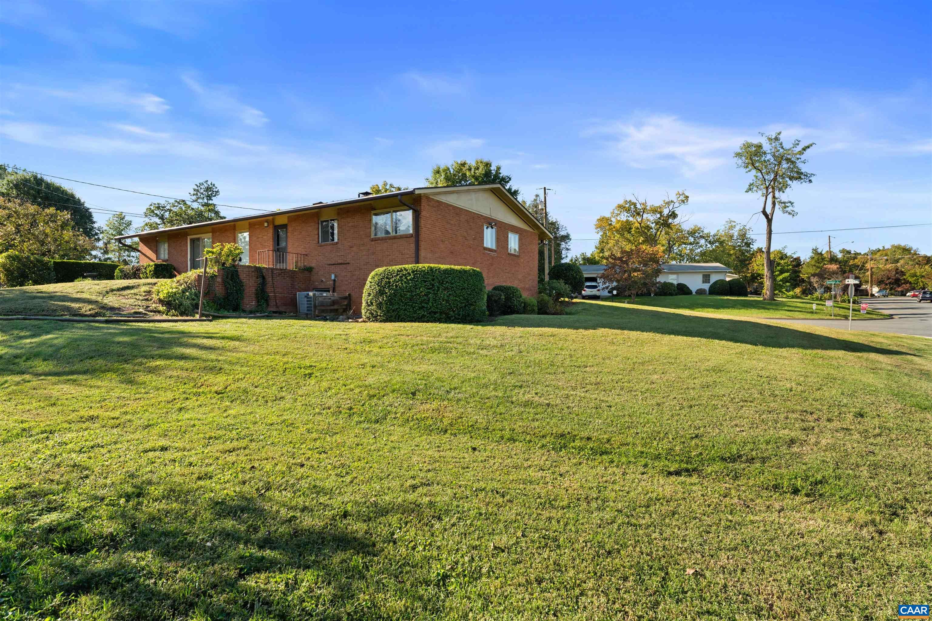 2220 DOMINION DR
