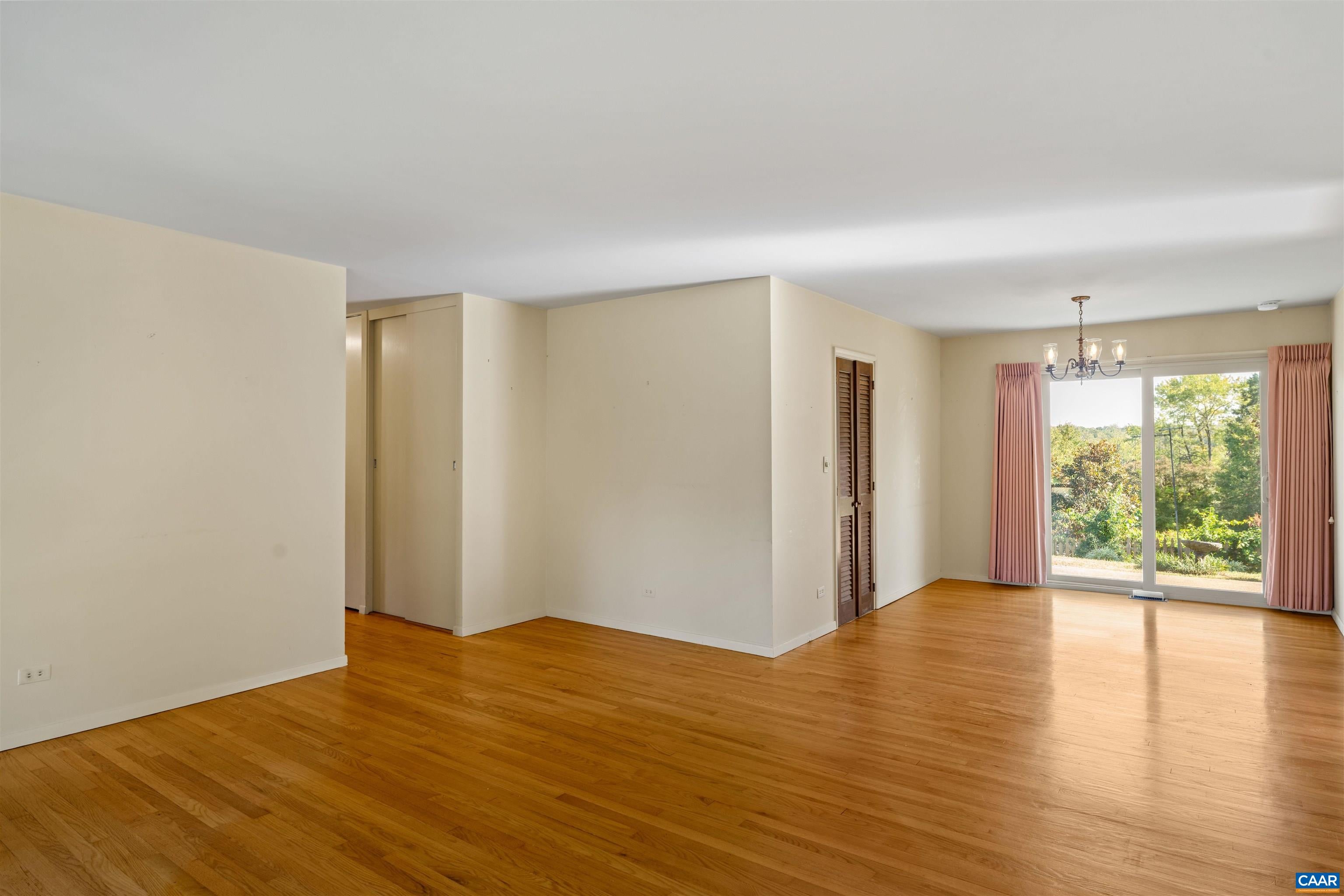2220 DOMINION DR