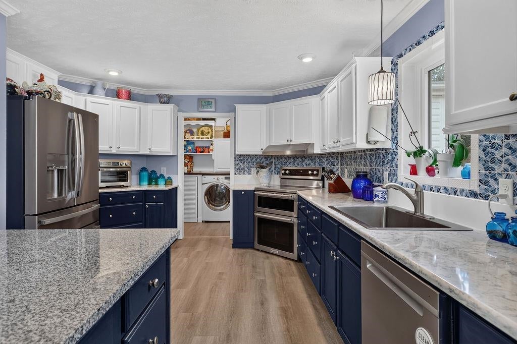 52 CLOVERDALE LN