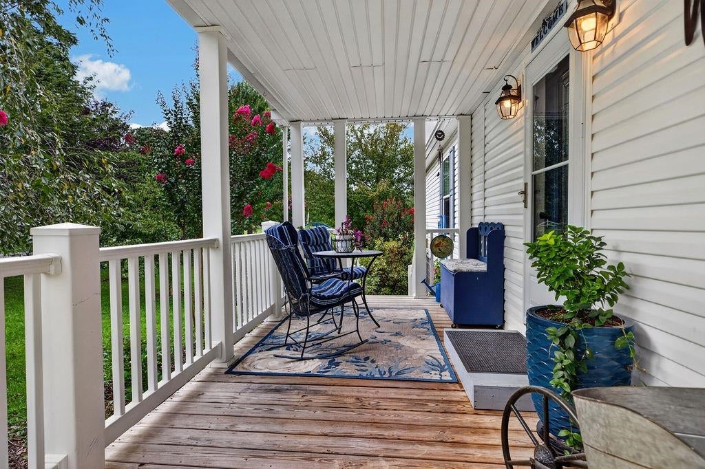 52 CLOVERDALE LN