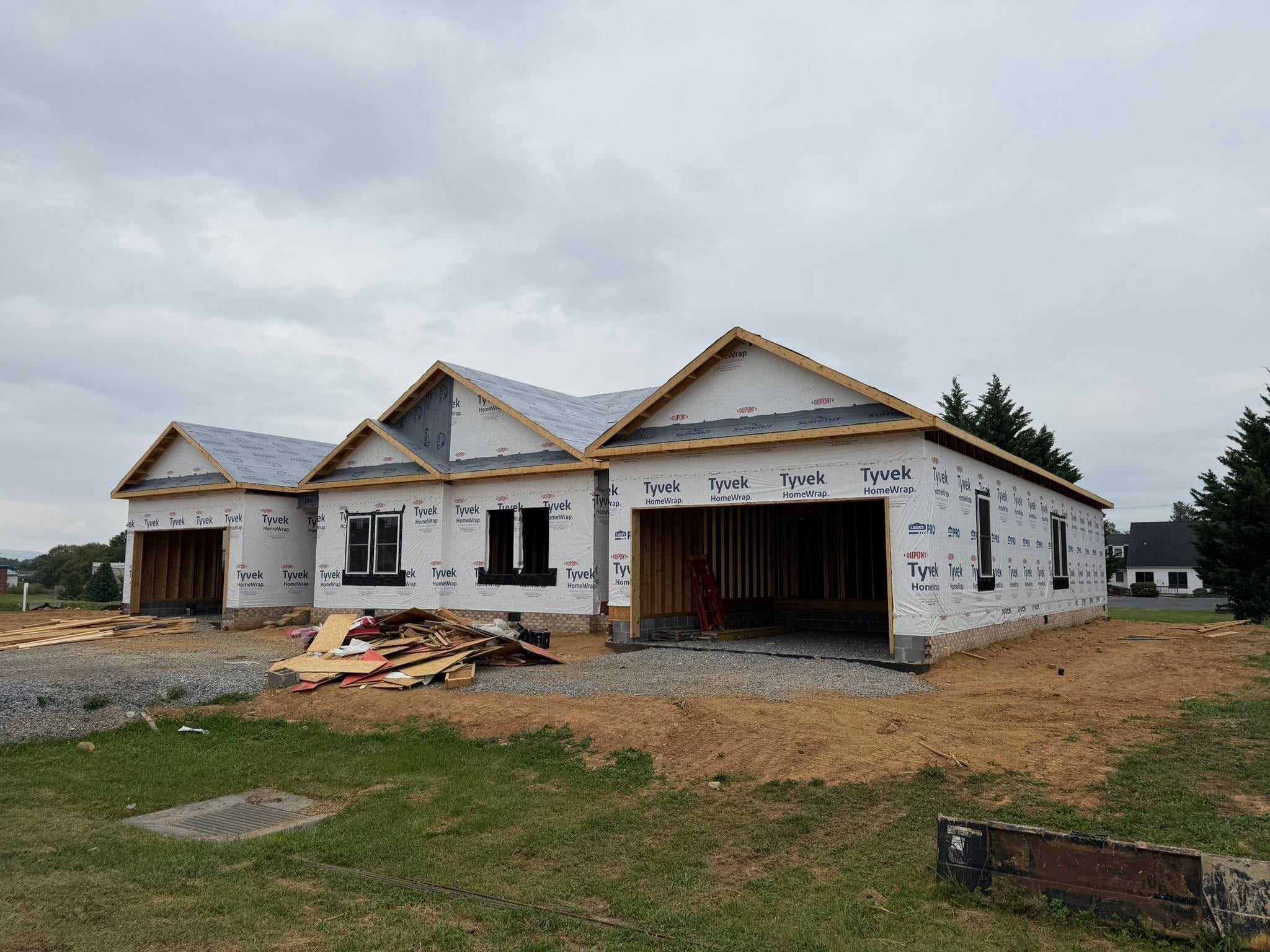 8 MERIWETHER CIR