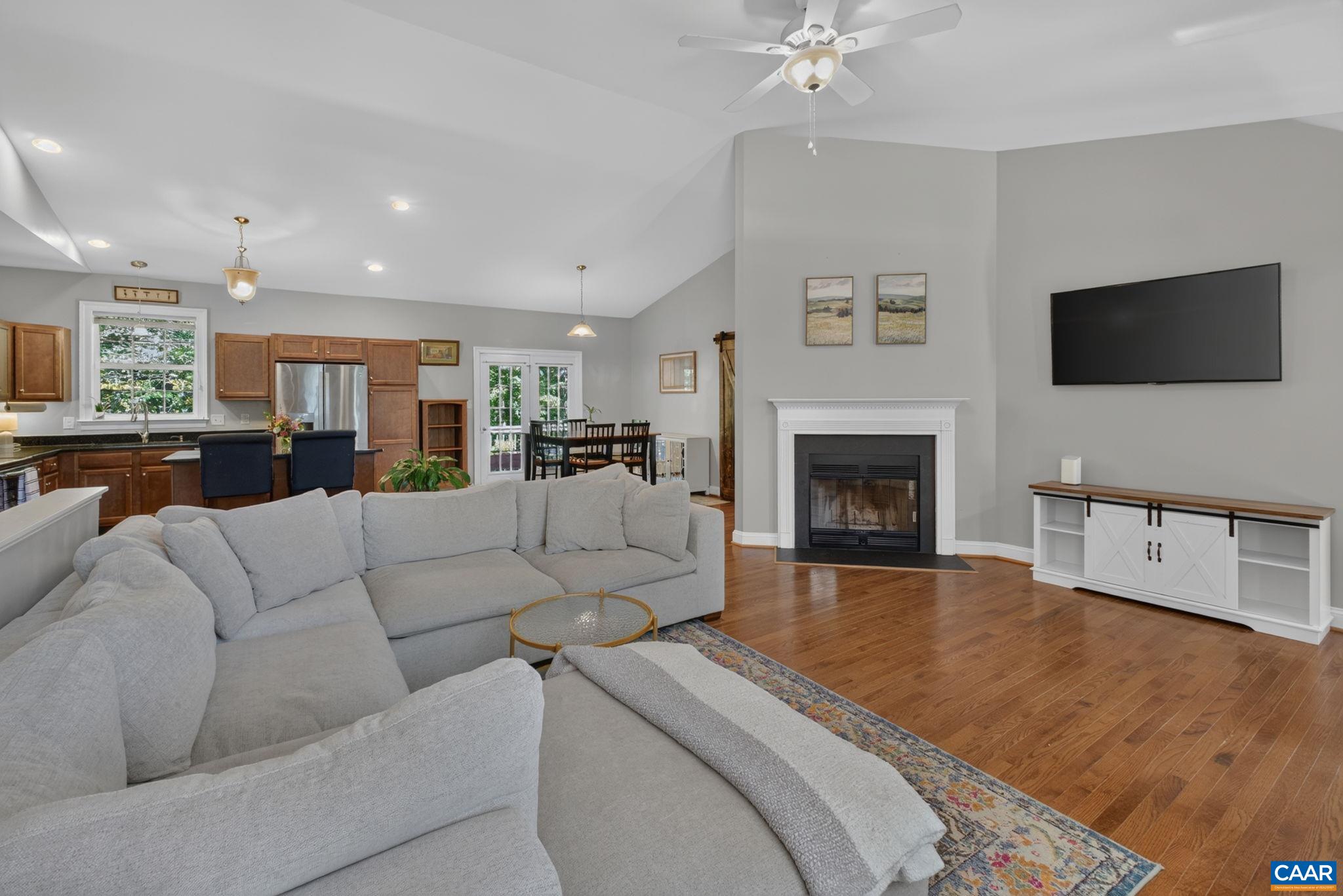 1055 DEER RUN DR