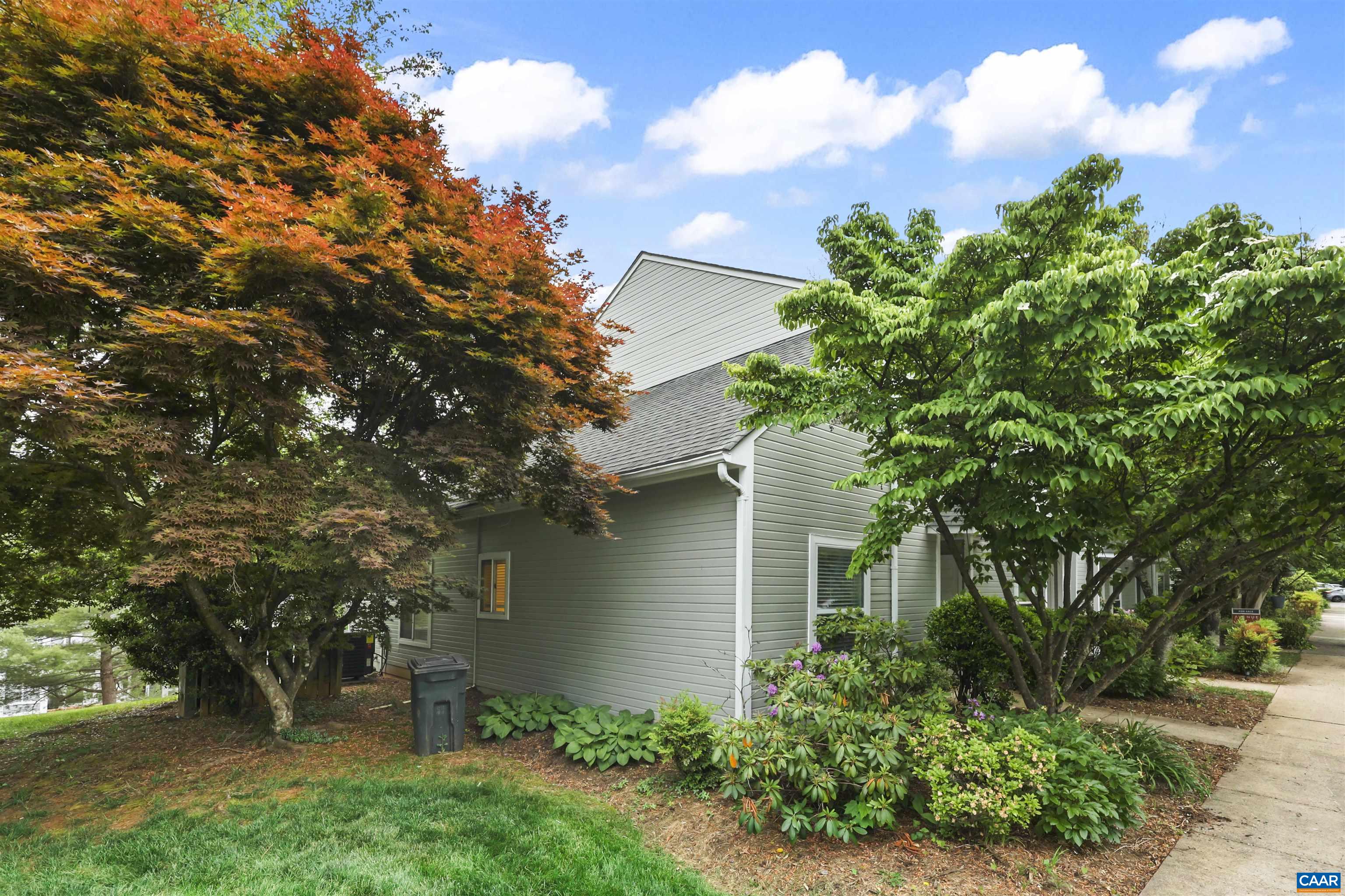 1250 MAPLE VIEW DR