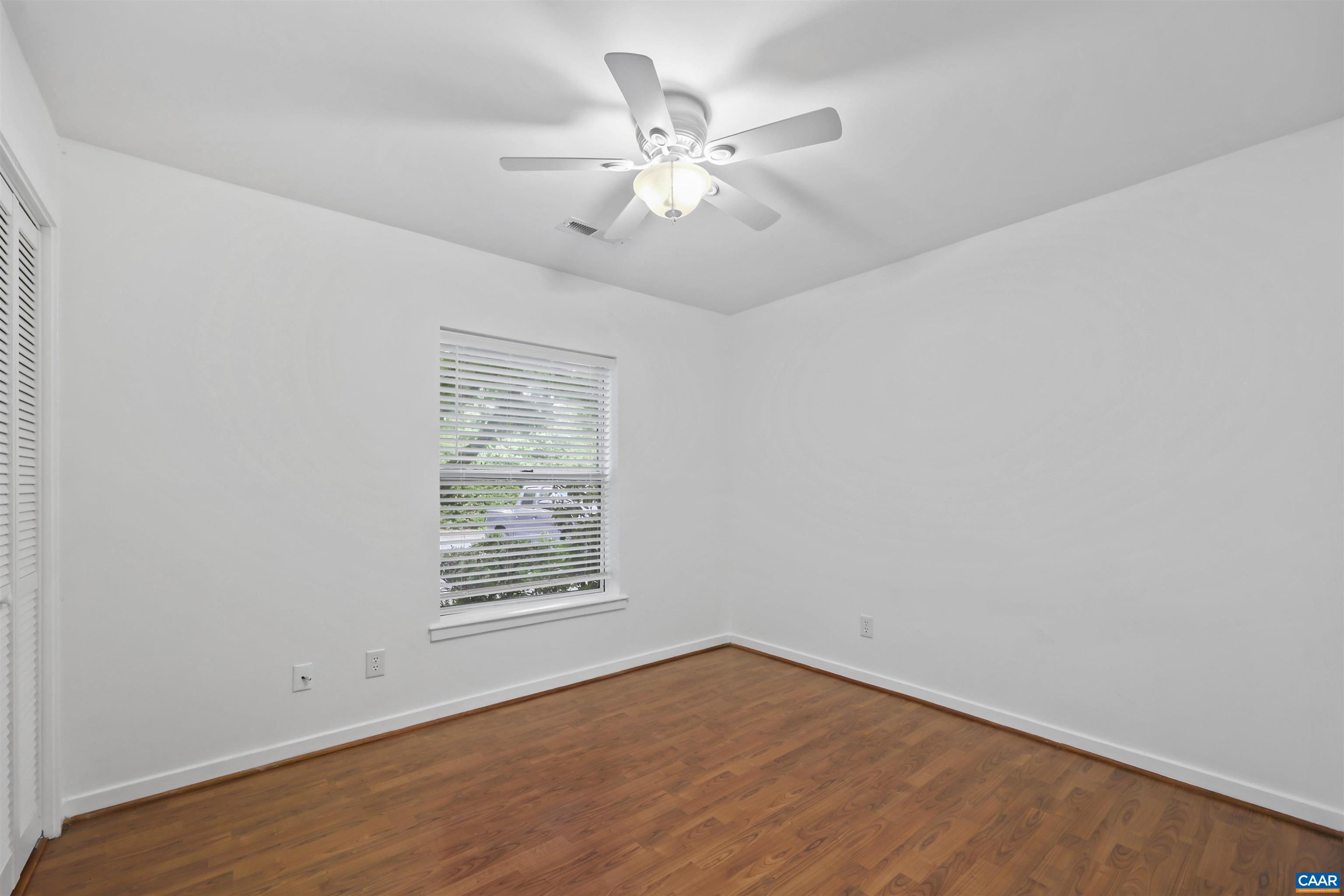 1250 MAPLE VIEW DR