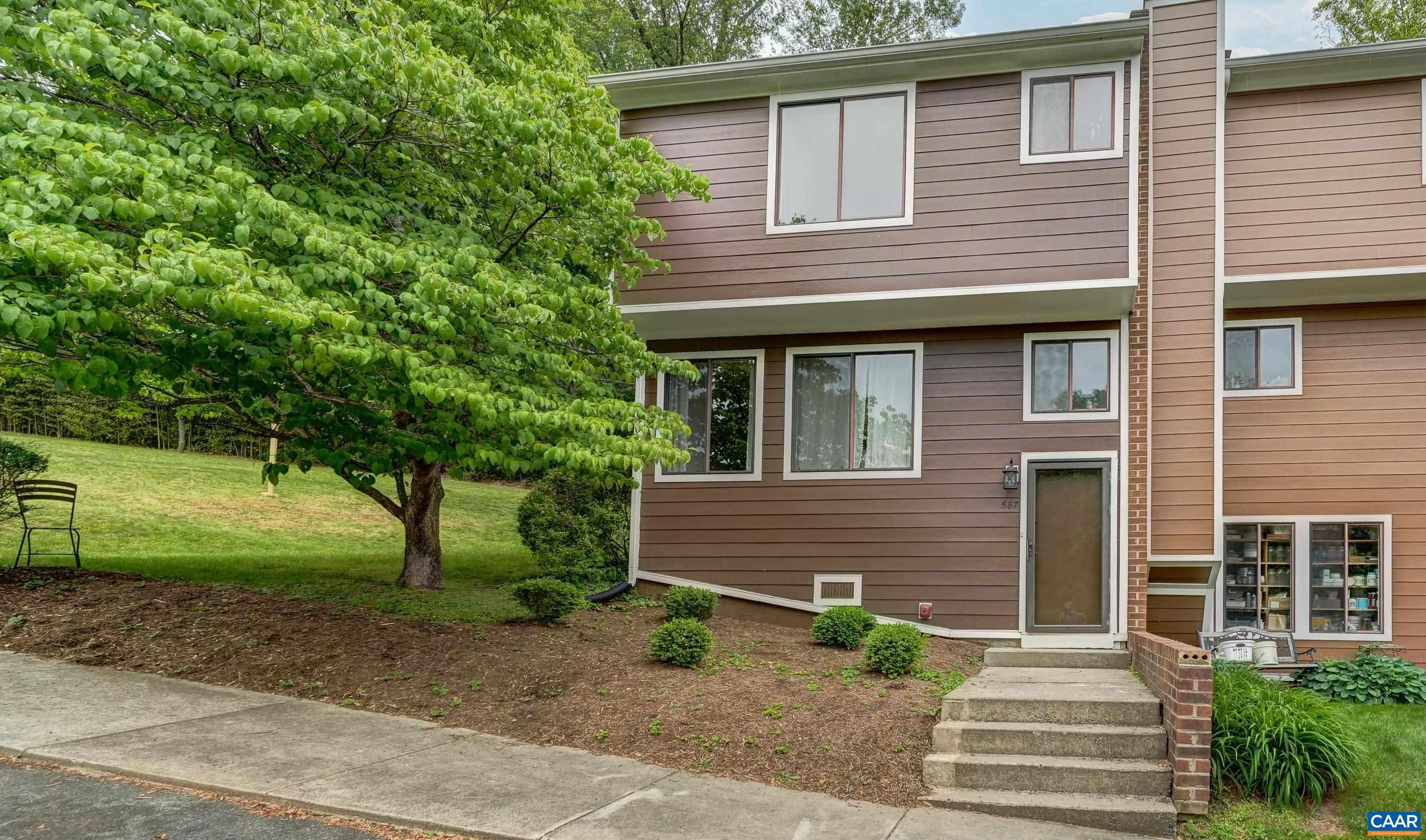 587 SOUTHAMPTON CT 22901