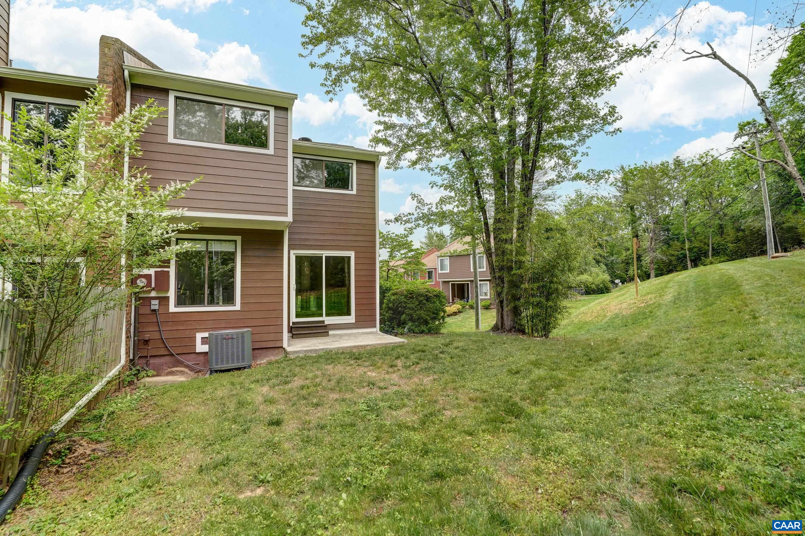 587 SOUTHAMPTON CT 22901