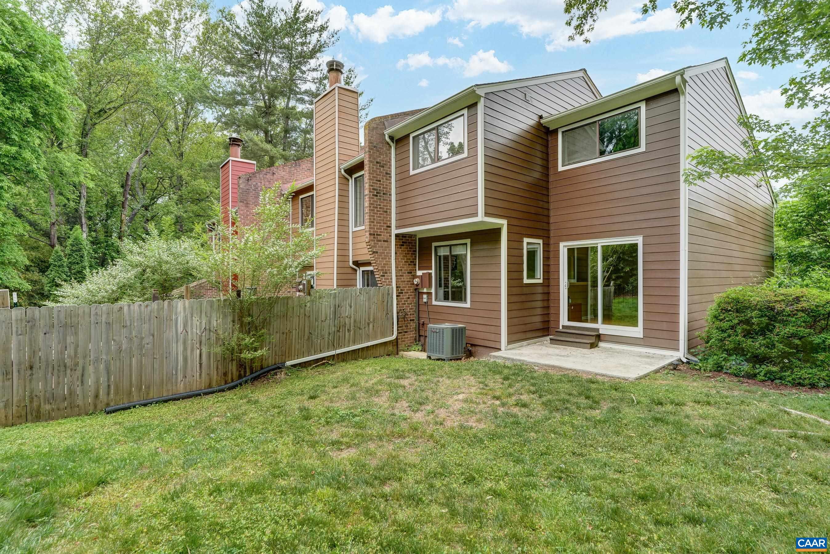 587 SOUTHAMPTON CT 22901