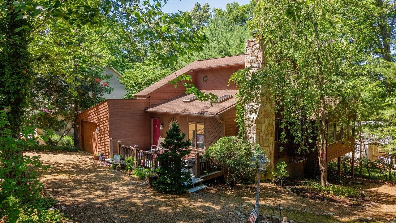636 Flower Dr