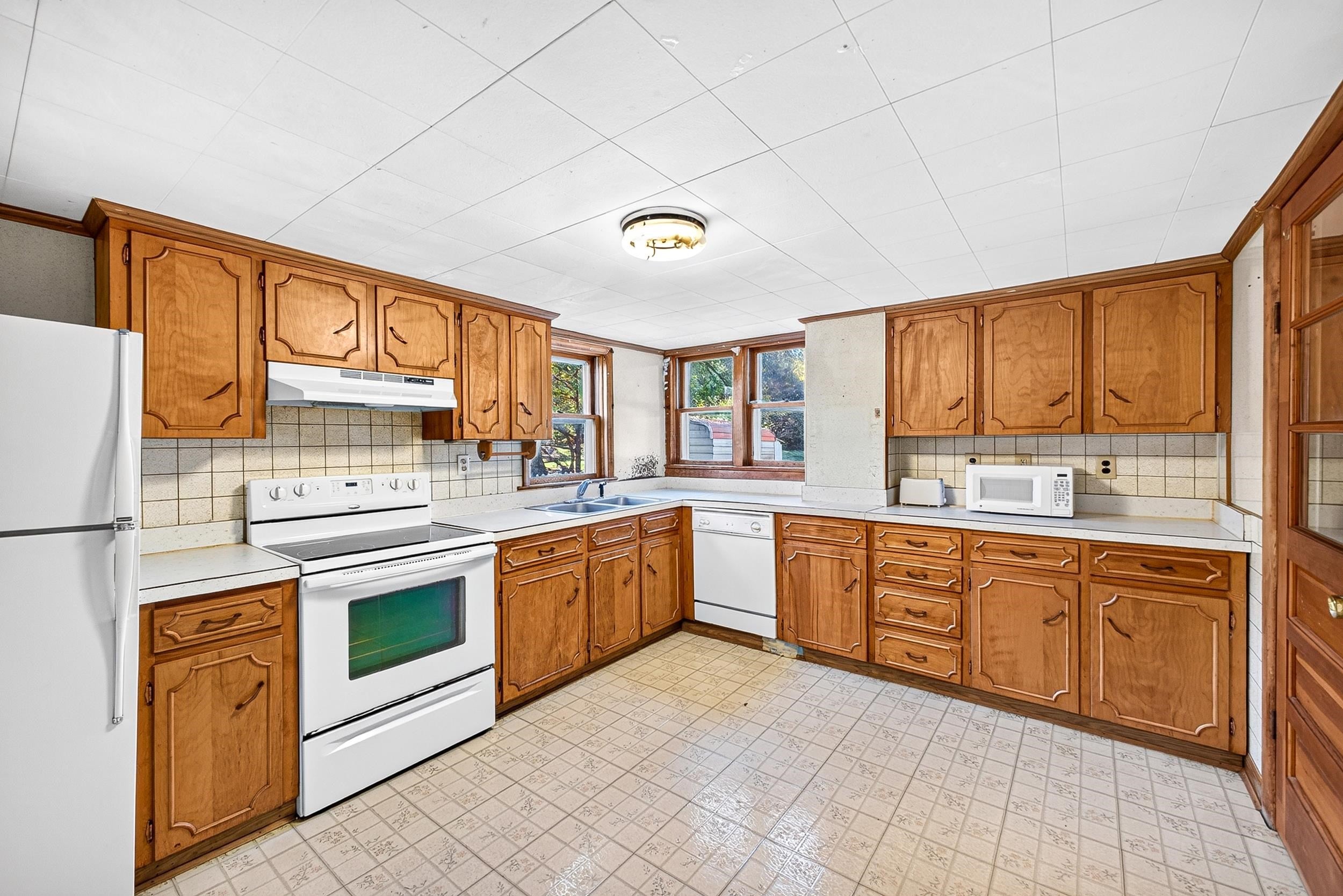 412 RINACA LN