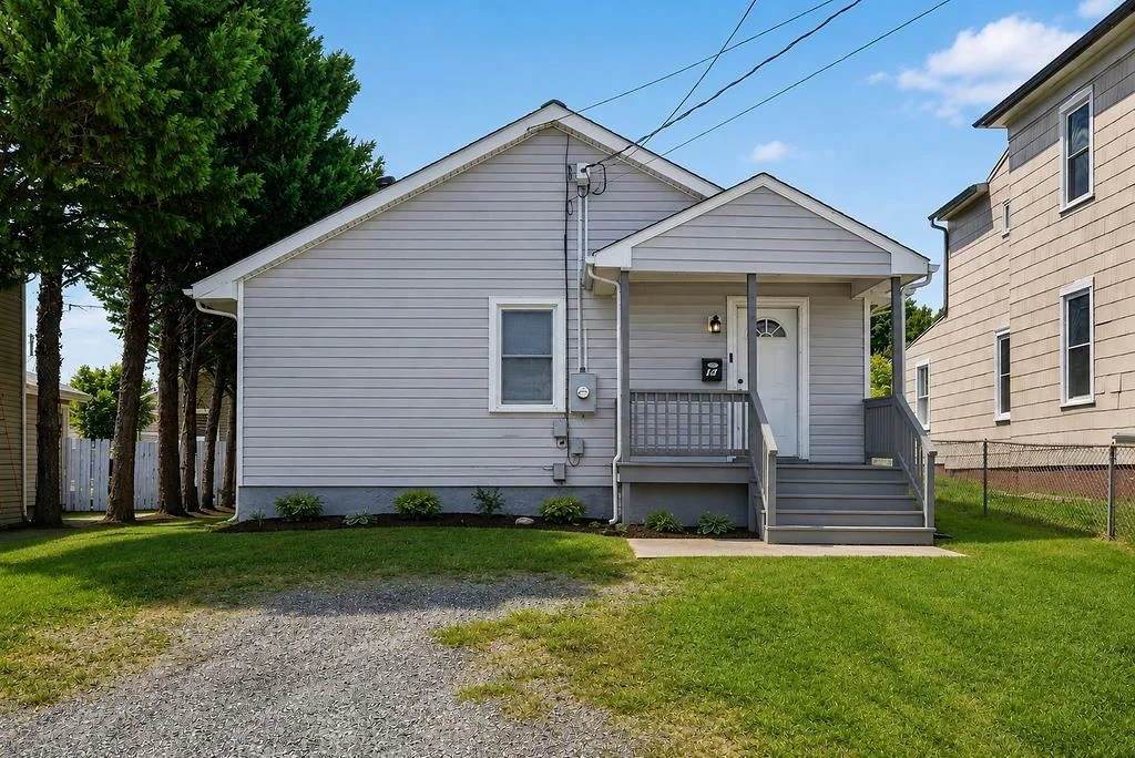 14 Peabody St E