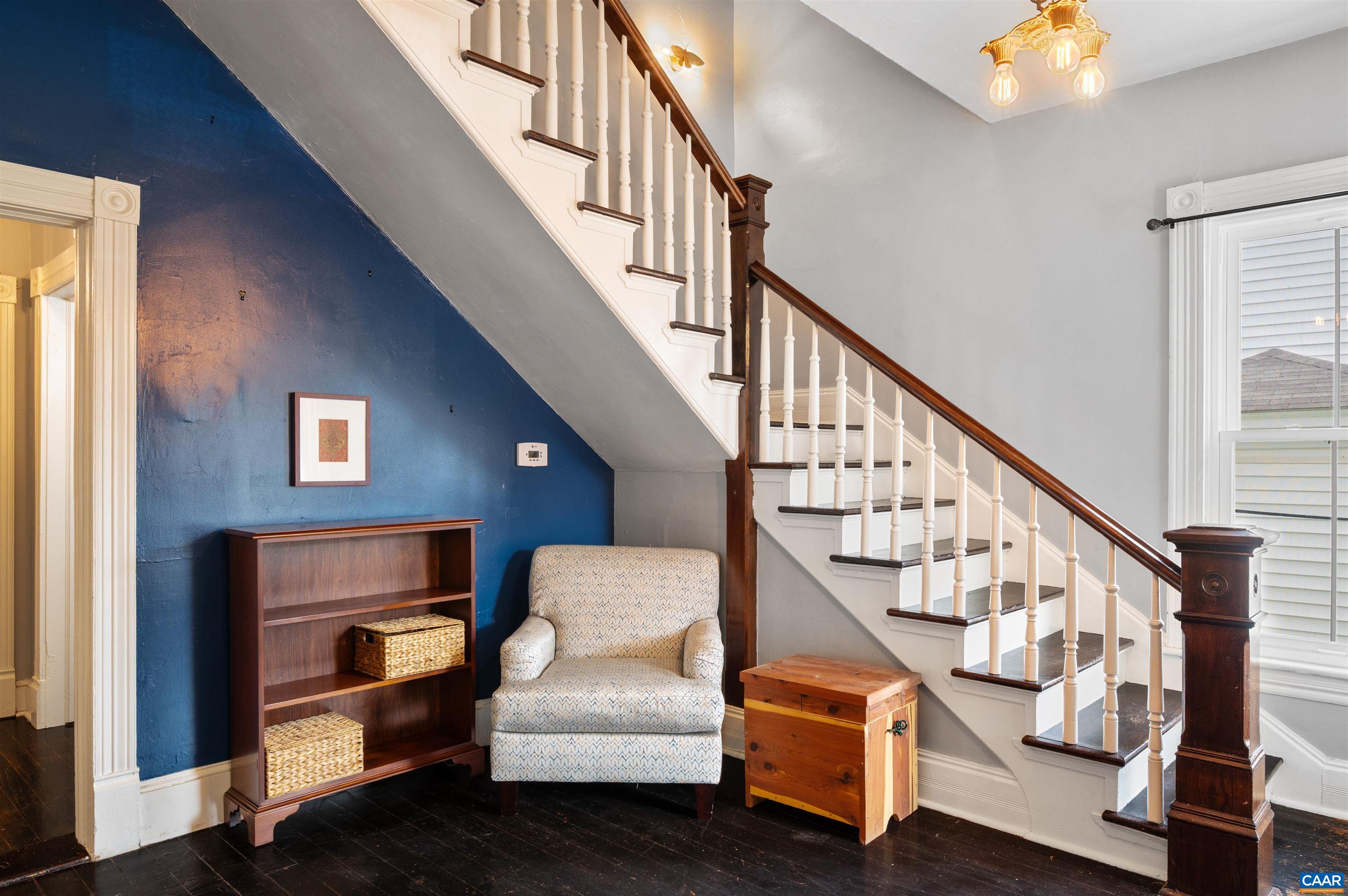 173 W MAIN ST