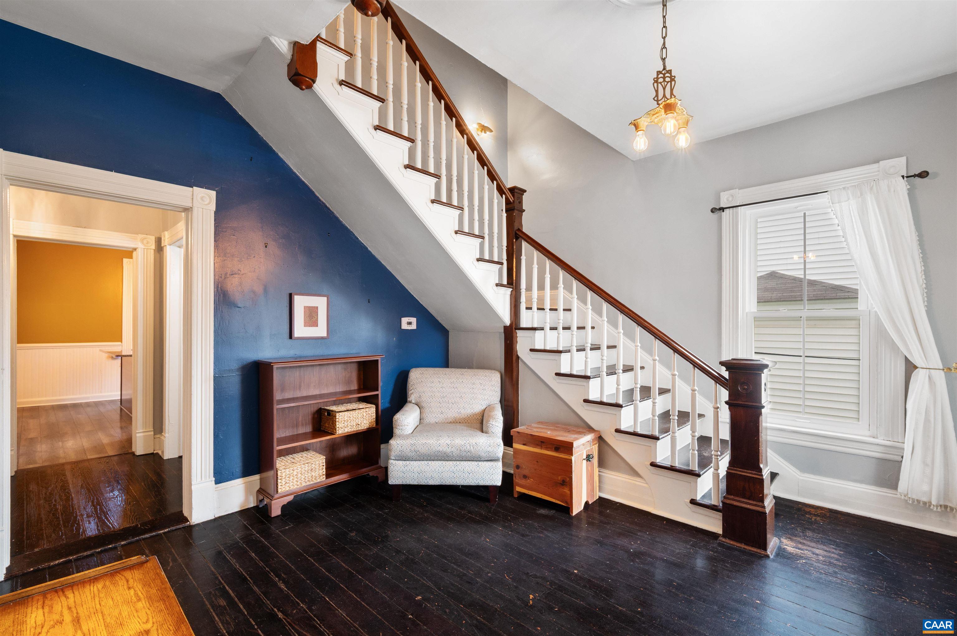 173 W MAIN ST