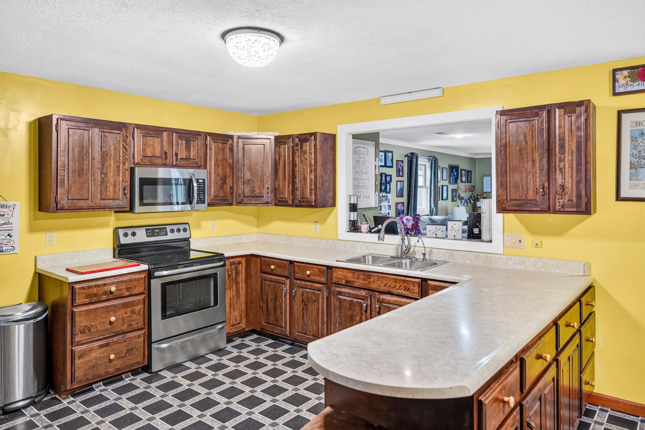 106 MINNA DR