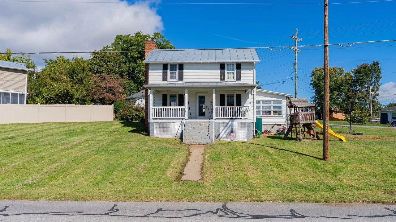 15 Luray Ave