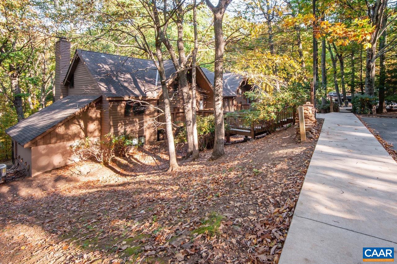 712 LAURELWOOD CONDOS