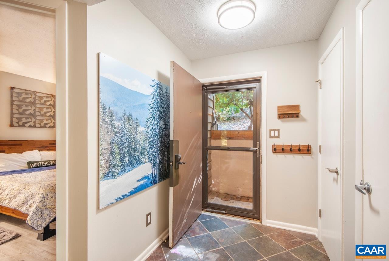 712 LAURELWOOD CONDOS