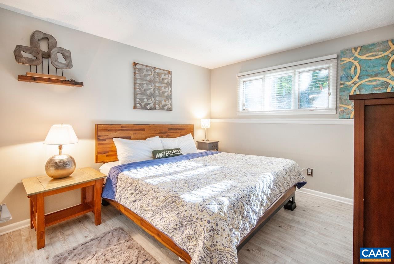 712 LAURELWOOD CONDOS