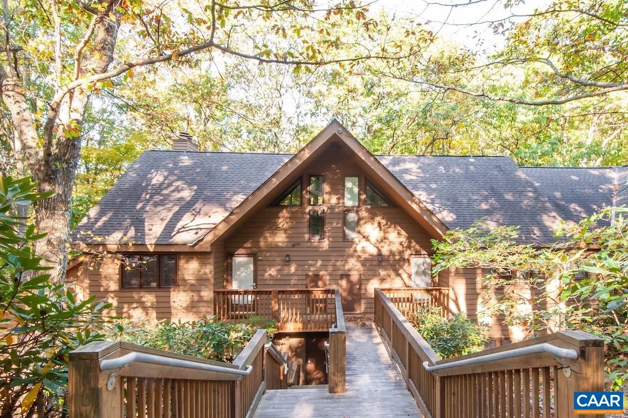 712 Laurelwood Condos