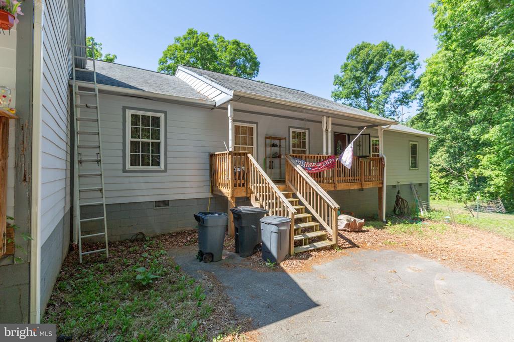 5942 STANFIELD RD