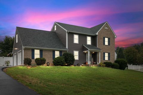 Photo of 48 Meadow Ridge Rd, Waynesboro, VA 22980 (MLS # 669726)