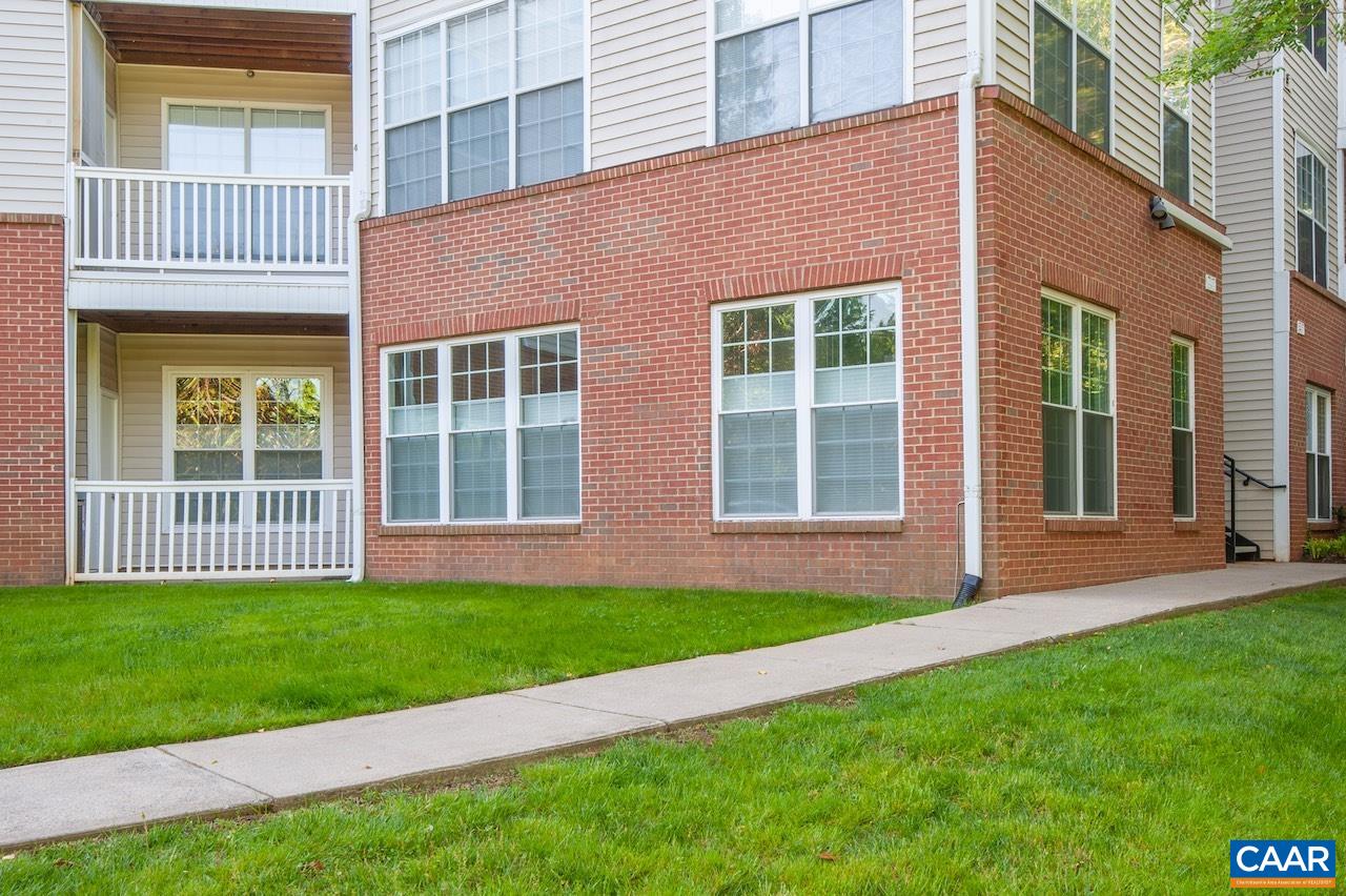 270 RIVERBEND DR 1C