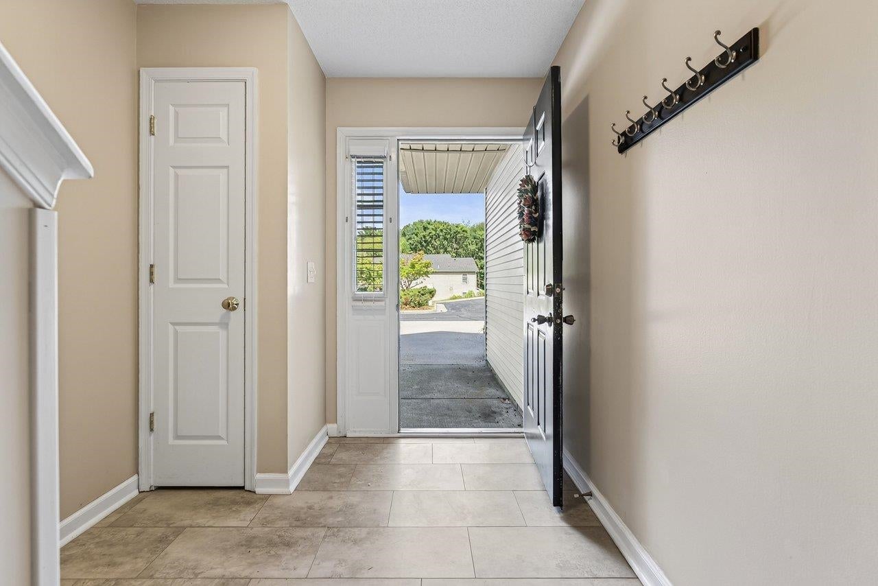 1092 OAKDALE CT