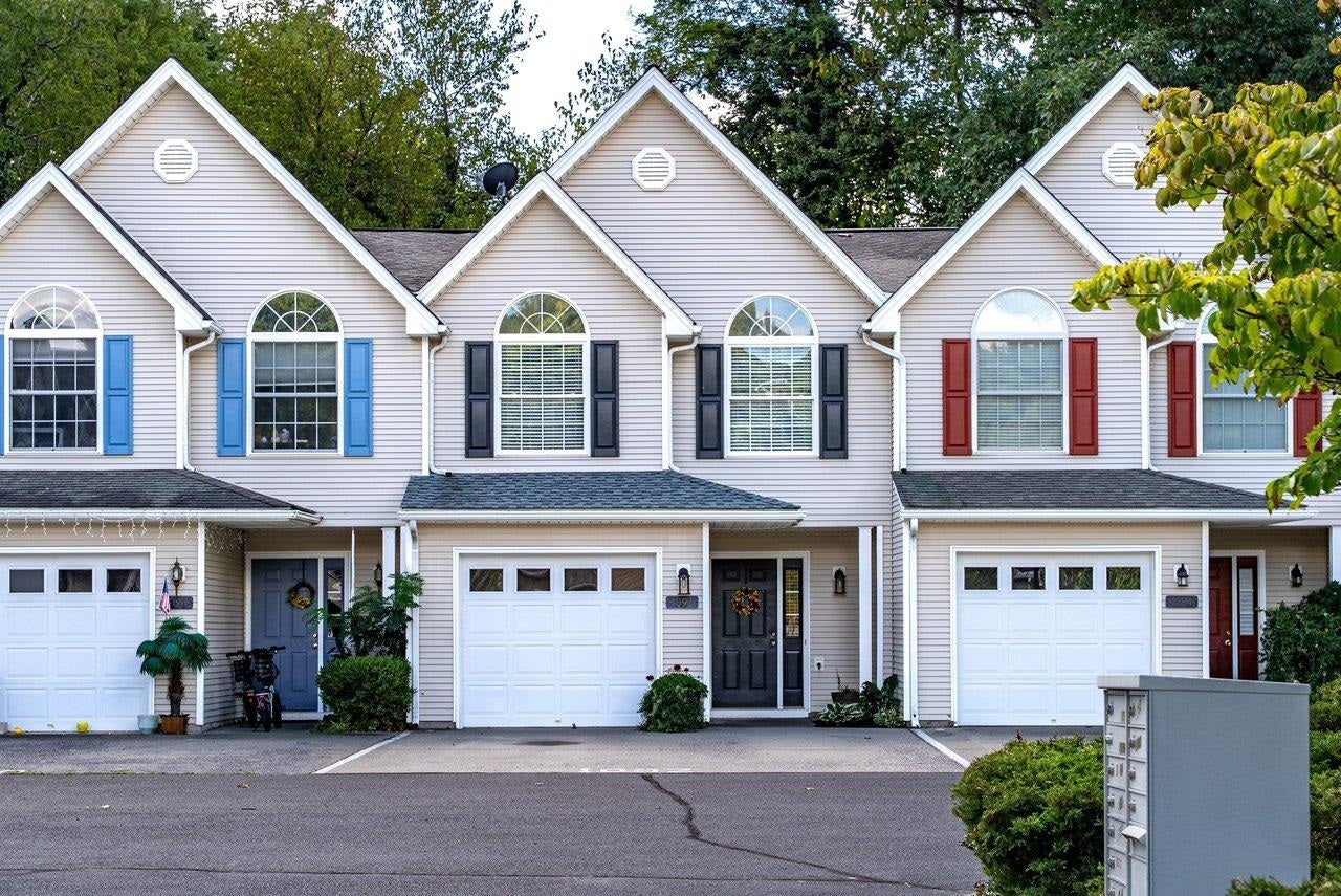 1092 OAKDALE CT